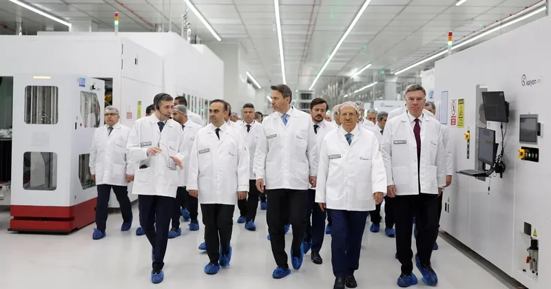 Kalyon Güneş te yeni üretim hattı devrede! Bakan Bayraktar: Türkiye kurulu güçte ilk sıraya çıkacak