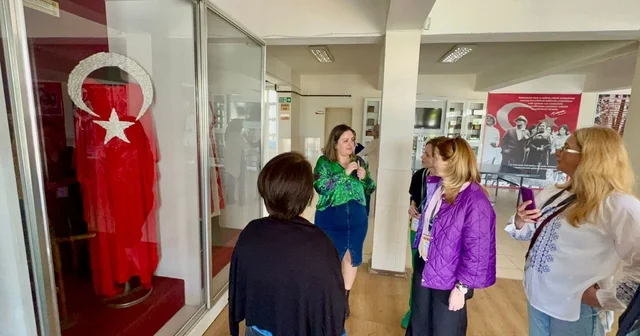 Romanyalı öğretmenler Osmaniye de atölyelerdeki çalışmaları inceledi Osmaniye Haberleri