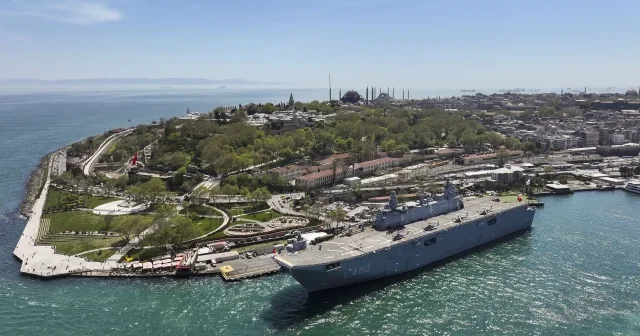 TCG Anadolu gemisi Sarayburnu na demirledi VİDEO İZLE