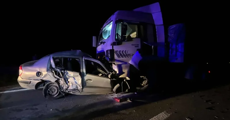 Niğde de korkunç kaza: TIR ile çarpışan otomobildeki çift öldü