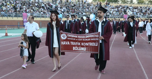 Eskişehir Teknik Üniversitesi nde mezuniyet töreni düzenlendi Eskişehir Haberleri