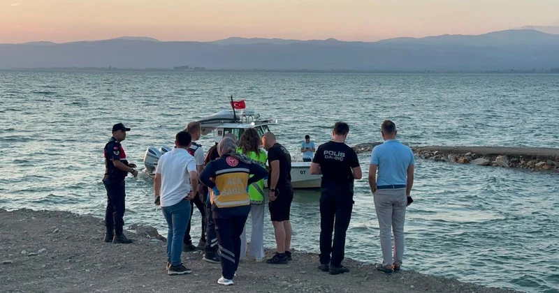 Emekli polis evladını kurtarmak isterken hayatını kaybetti