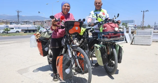 Akdeniz sahillerini pedal çevirerek gezen çift 27 gün sonra Hatay a ulaştı Hatay Haberleri