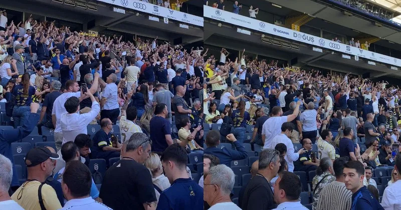 Oyunu kullanan Fenerbahçe taraftarı stadyumu Aziz Yıldırım sesleriyle inletti