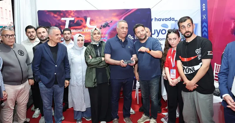 Sultangazi’deki Drone Festivali’ne vatandaşlardan yoğun ilgi! Başkan Dursun: “Hayatı yakalamak gerek”