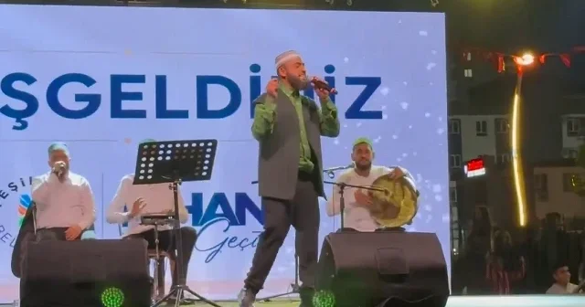 Celal Karatüre söyledi binlerce vatandaş Kabe’de hacılar “Hu!” der Allah ilahisine eşlik etti VİDEO İZLE