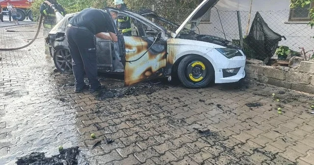 Seyir halindeyken alev topuna döndü, sürücü son anda kendini dışarı atarak kurtuldu Antalya Haberleri