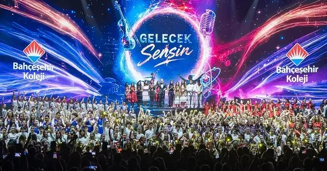 Bahçeşehir Koleji öğrencilerinden Gelecek Sensin temalı yıl sonu gösterisi