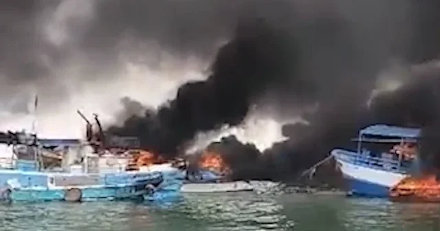 Liman yangınında 14 balıkçı teknesi ile 21 sürat teknesi cayır cayır yandı VİDEO İZLE