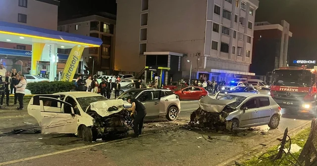 Samsun da 3 aracın karıştığı zincirleme kaza: 5 yaralı Samsun Haberleri