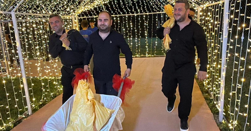 Tokat ta arkadaşları damada 10 bin liralık madeni para taktı