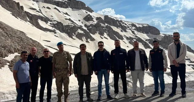Bahçesaray yolu kontrollü olarak ulaşıma açıldı Van Haberleri