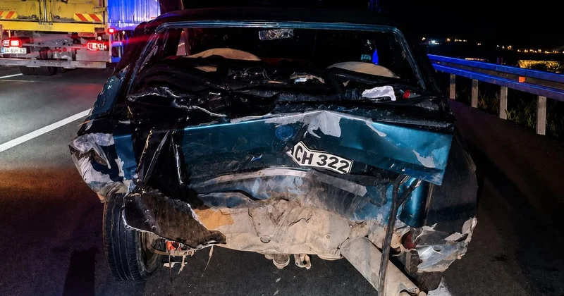 Kırıkkale de duran otomobile çarpan araç hurdaya döndü: 6 yaralı
