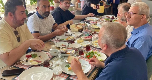 Gelibolu da Eğitim Bir Sen üyeleri kahvaltıda buluştu Çanakkale Haberleri