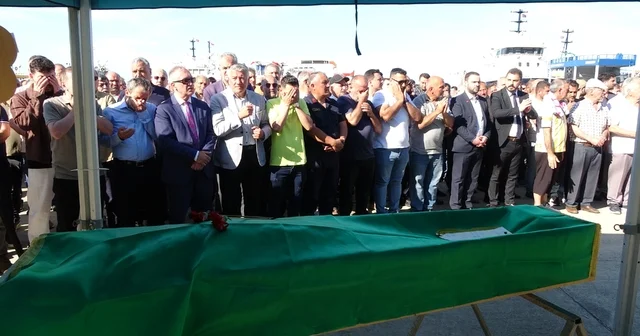 Sivastopol açıklarındaki saldırıda hayatını kaybeden Trabzonlu balıkçı son yolculuğuna uğurlandı Trabzon Haberleri