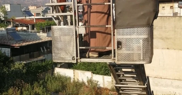Asansörde mahsur kalan yaşlı kadın kendini kurtaranlara ve devlete bol bol dua etti Aydın Haberleri