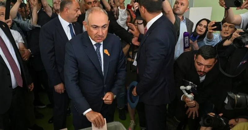 Ermenistan daki seçimlerde oy kullanan Paşinyan dan Ankara ve Bakü ile normalleşme mesajı Dış Haberler
