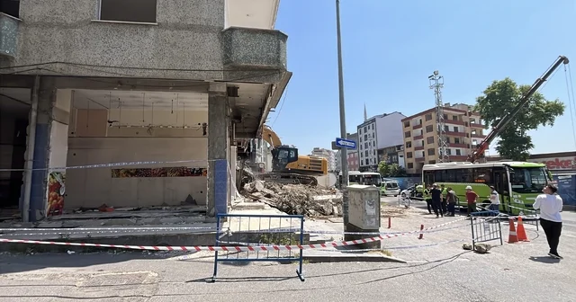 Gebze de 4 kişinin öldüğü facianın ardından boşaltılan 22 riskli yapının yıkımına başlandı Kocaeli Haberleri