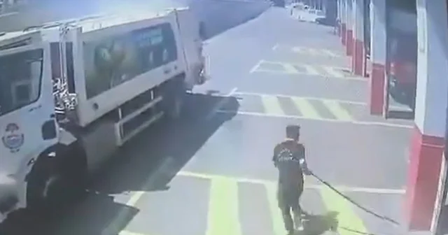 Yangın çıkan çöp kamyonunu itfaiye istasyonuna götürdü; o anlar kamerada Yalova Haberleri