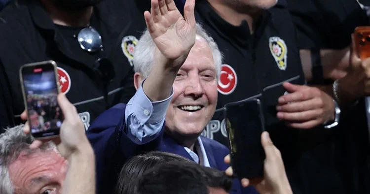 Bakan Bak’tan Aziz Yıldırım için tebrik mesajı!