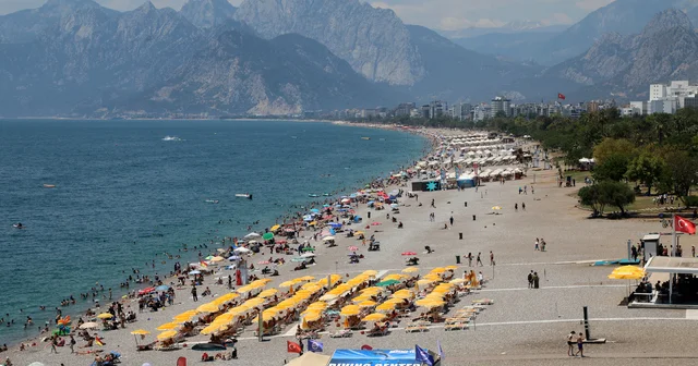 Antalya da sıcak hava bunalttı, sahiller doldu taştı Antalya Haberleri