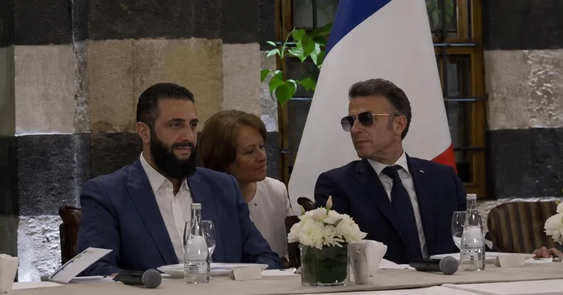 Macron un Şam ziyareti güneş gözlükleriyle tarihe geçti
