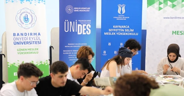 İki üniversitenin öğrencileri bir araya gelerek bilgi alışverişi yaptı Sakarya Haberleri Habertürk Yerel Haberler