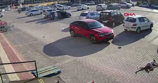 Bursa da kontrolsüz şekilde yola atlayan çocuğa otomobil çarptı