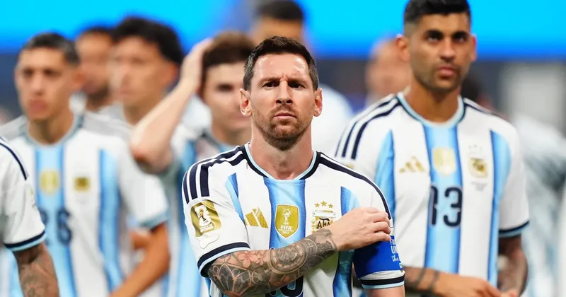 Messi yine rekorları altüst etti! Bu kez Maradona yı geçti
