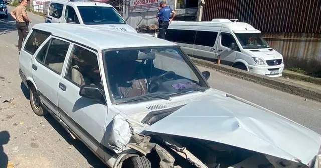 Park halindeki iki araç kaza yaptı: Pat Pat iş yerine düştü Zonguldak Haberleri Habertürk Yerel Haberler