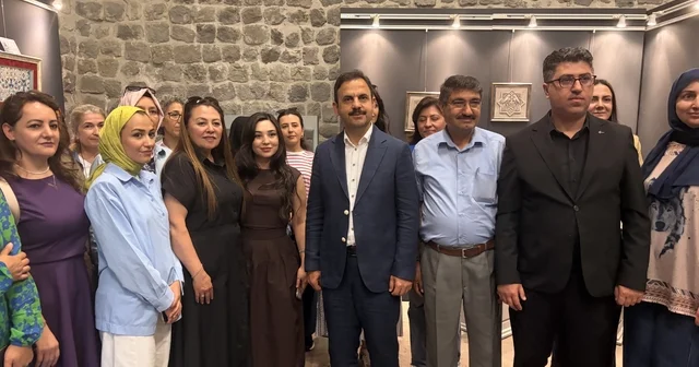 Selçuklunun taş işçiliği sanat eserlerine yansıdı Kayseri Olgunlaşma Enstitüsü Kurum Müdürü İsmail Durmuş: Bu yapıların üzerinde bulunan eski motiflerin ve desenlerin hepsinin bir anlamı var Kayseri Haberleri Habertürk Yerel Haberler