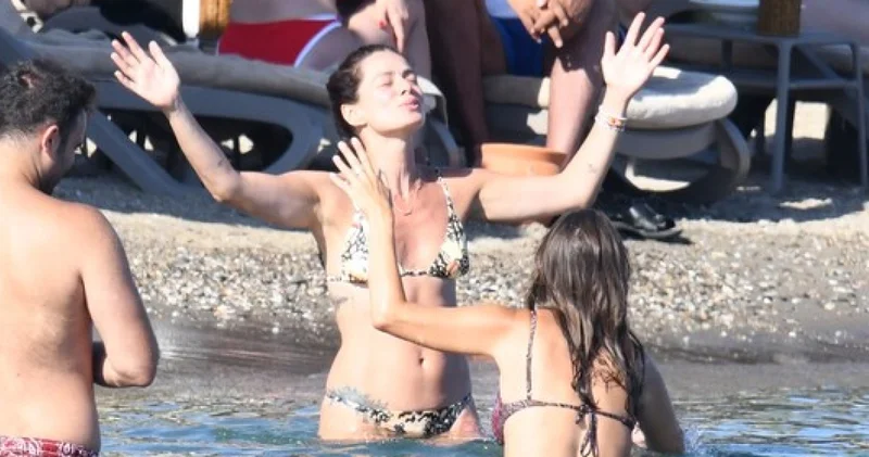 Özge Özpirinçci ve Burak Yamantürk ün Bodrum tatili