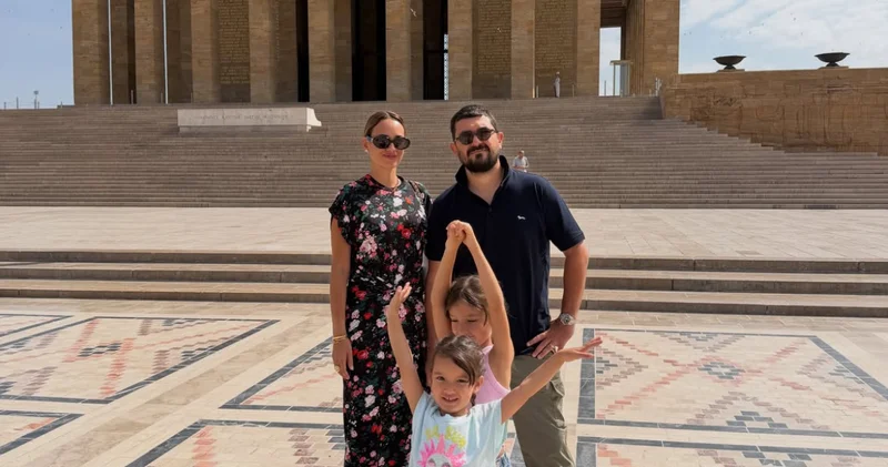 Seda Bakan; eşi Ali Erel, çocukları Leyla ve Ela ile Anıtkabir i ziyaret etti
