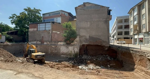 Temel kazısında toprak kaydı, 2 katlı binada yaşayanlar tahliye edildi Malatya Haberleri Habertürk Yerel Haberler
