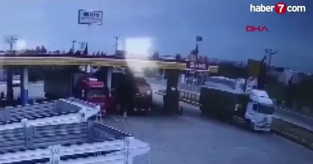 İki tır kafa kafaya çarpıştı: 18 yaşındaki gençten acı haber