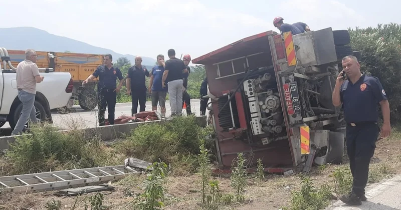 Ceyhan da yangın ihbarına giden itfaiye aracı devrildi: 3 yaralı Sözcü Gazetesi