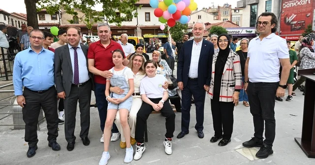 Rengarenk balonlar DMD kas hastası Görkem Efe için gökyüzüne bırakıldı Isparta da DMD kas hastası Görkem Efe nin kampanyası tamamlandı Isparta Haberleri Habertürk Yerel Haberler