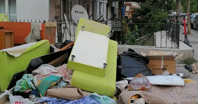 Yol kenarına bırakılan mobilyalar ve atıkların önüne geçilemiyor Eskişehir Haberleri Habertürk Yerel Haberler