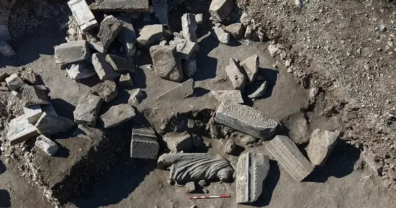 AK Parti li Çelik ten Aspendos ta bulunan Asklepios heykeline ilişkin paylaşım