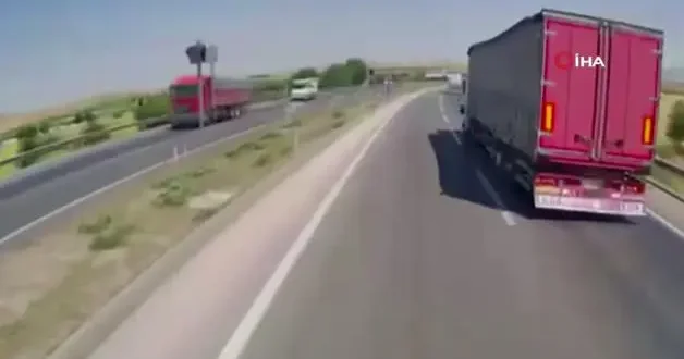 Freni patlayan tır karşı şeride geçip dehşet saçtı: Feci kaza saniye saniye kamerada
