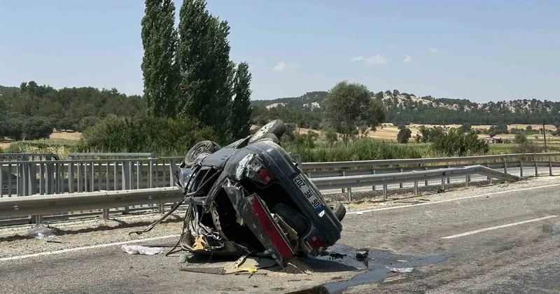 Uşak’ta takla atarak karşı şeride geçen otomobilde aynı aileden 4 kişi yaralandı