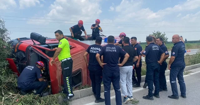 Yangına giderken devrilen itfaiye aracında sıkışan erleri, mesai arkadaşları kurtardı Adana Haberleri Habertürk Yerel Haberler