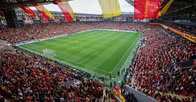 Göztepe ile Trabzonspor, İsmail Köybaşı nın jübilesi için sahada İzmir Haberleri Habertürk Yerel Haberler