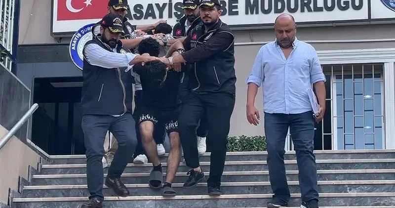 Fatih te 19 yaşındaki Ali nin ölümüne ilişkin gözaltına alınan 8 şüpheli adliyeye sevk edildi