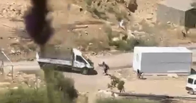 Adıyaman da dehşet görüntüler: Kamyonetle çarptığı şahsı metrelerce fırlattı 7 kişinin yaralandığı kavganın görüntüleri ortaya çıktı Adıyaman Haberleri Habertürk Yerel Haberler