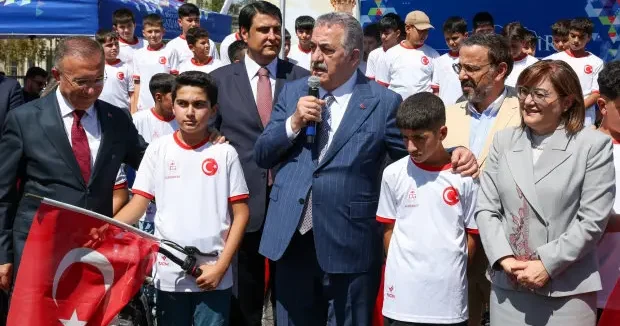 Gaziantep haberleri Camini Bul, Takımını Kur Futbol Turnuvası’na katılan öğrencilere bisiklet hediye edildi 07 Ağustos 2026