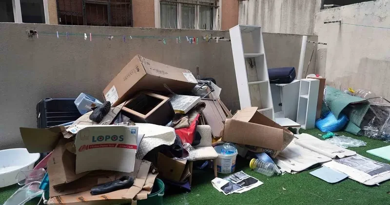 Maltepe’de çöp ev temizlenerek halk sağlığı için önlem alındı
