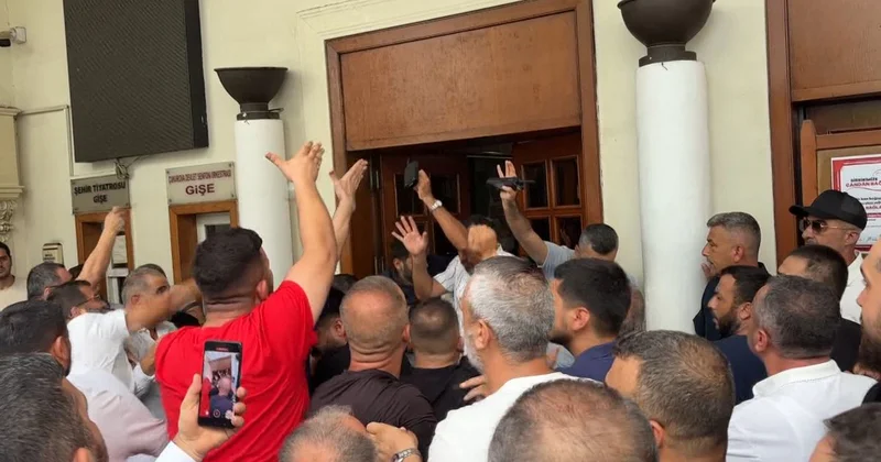 Adana da servisçilerden plaka ihaleye tepki: Biber gazlı müdahale