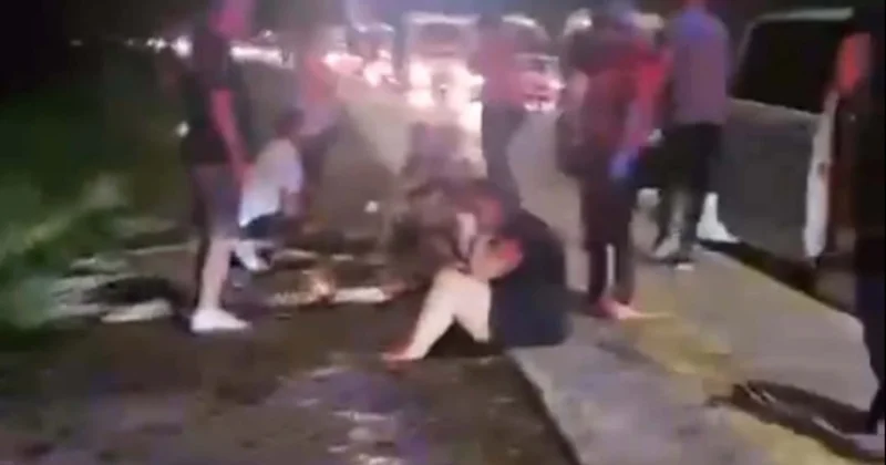 Serik te otomobil ve minibüs çarpıştı: 8 i turist 10 yaralı Sözcü Gazetesi