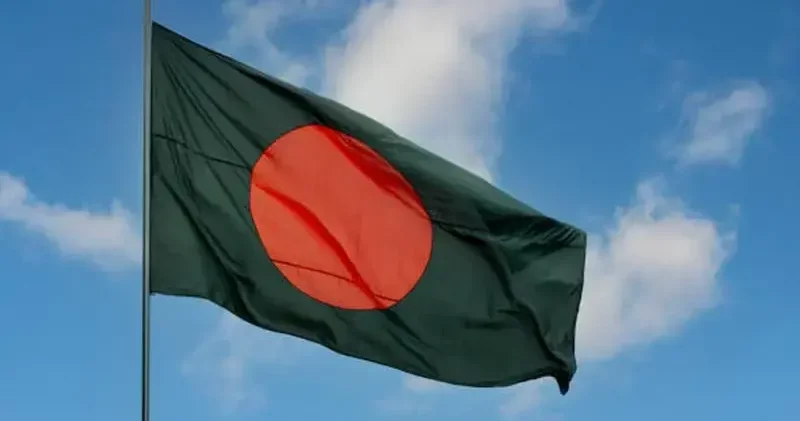 Bangladeş te iki yolcu otobüsü çarpıştı: 8 ölü, 25 yaralı